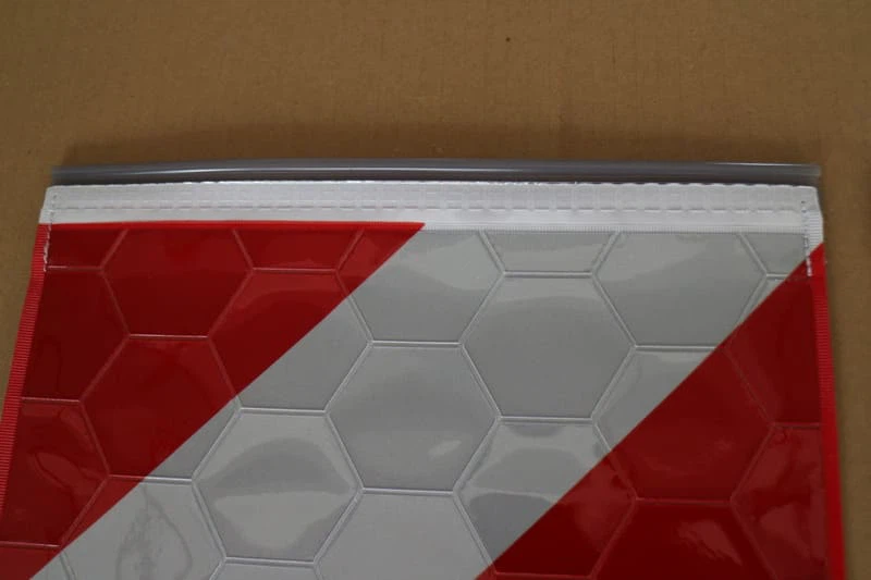 Warning flags for tail lifts 7 Warning flags for tail lifts 7