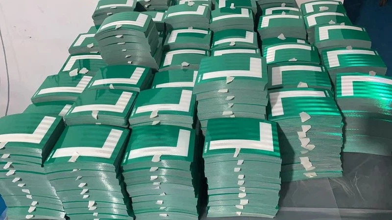 Reflective V13 Approved L Plate Adhesive Sticker 3 Reflective V13 Approved L Plate Adhesive Sticker 3